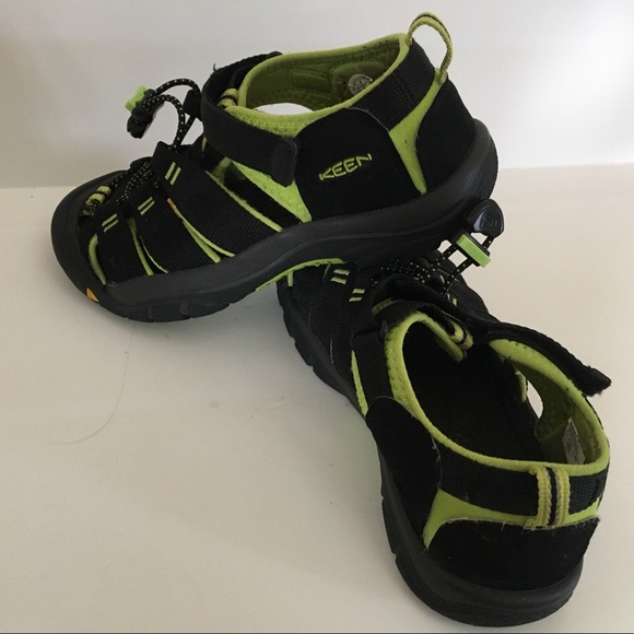 Keen Big Kids Size 4 Black and Green Waterproof Shoes